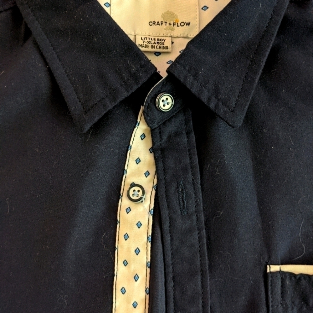 Craft+Flow Navy button down - Picture 3 of 3